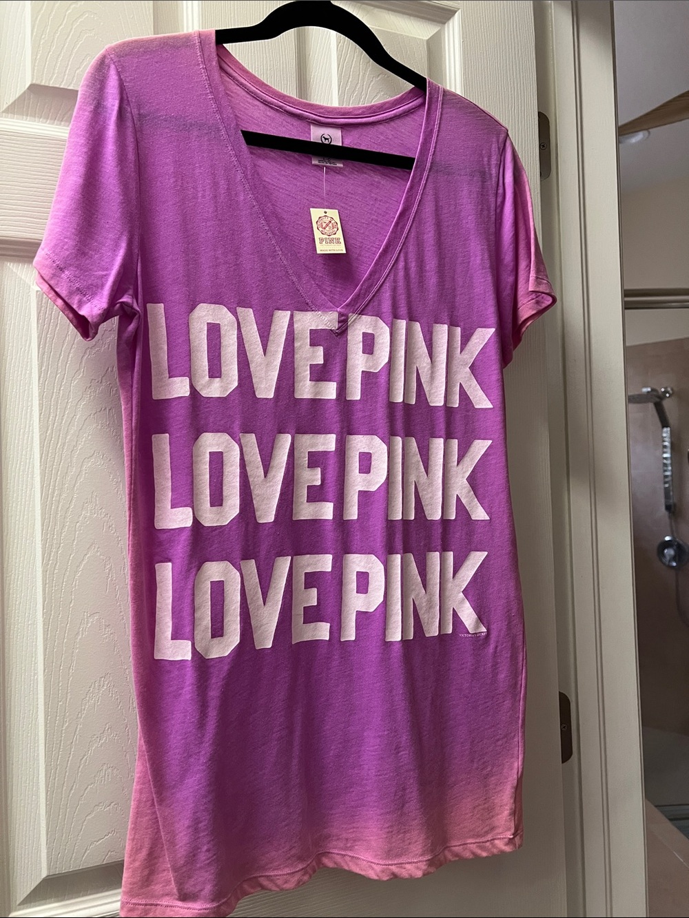 PINK Victoria's Secret Lavender-Pink 'LOVE PINK' V‑Neck Tee